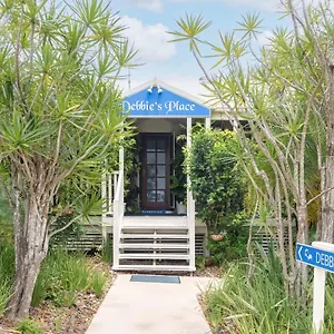 **** Hotel Debbie's Place Australia