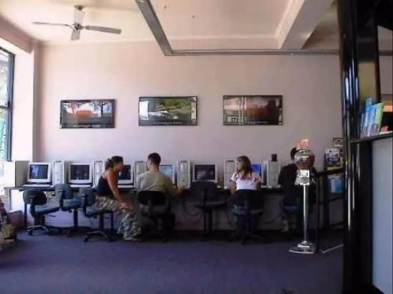 Globe Backpackers And City Oasis Perth Hostel